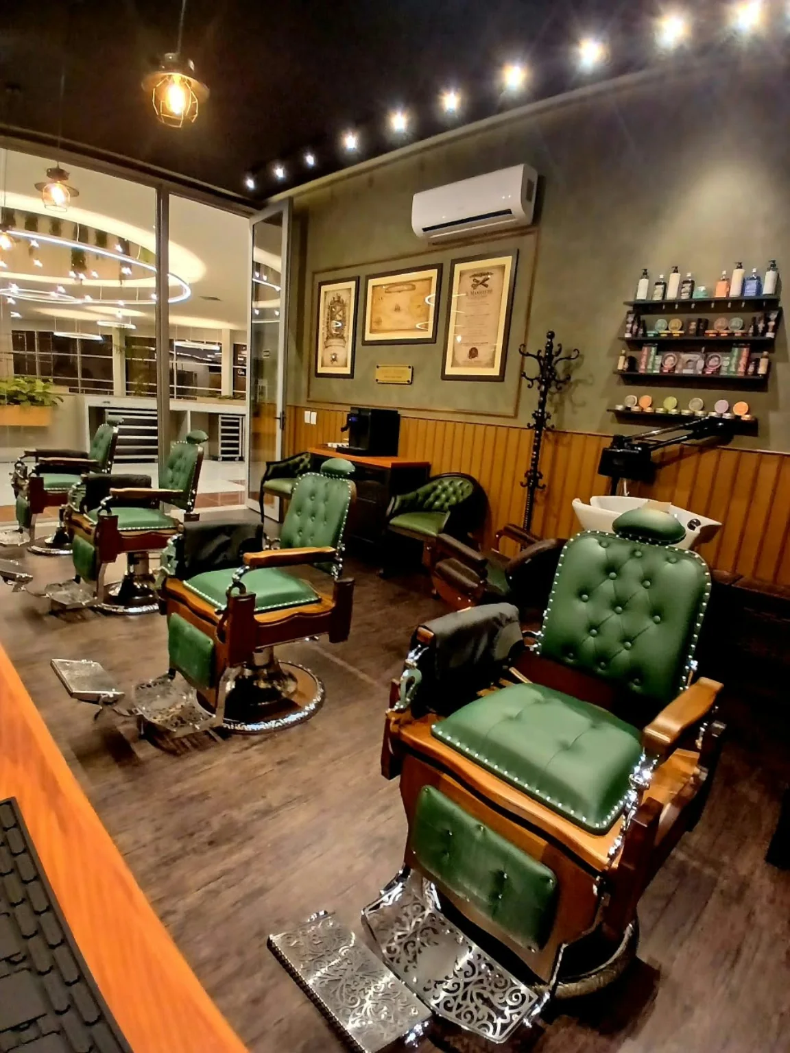 Interior da Scalabrini Barbiere